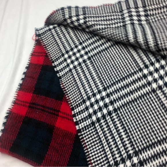 Plaid and Houndstooth Patterned Scarf - Picture 5 of 11